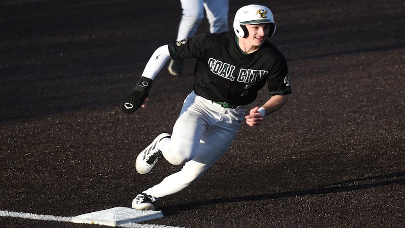 Donnie Ladas’ go-ahead single at Herscher helps Coal City stay perfect in ICE