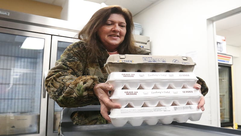 ‘People are really struggling to make it’: Reduced SNAP benefits increase food insecurity in Illinois Valley