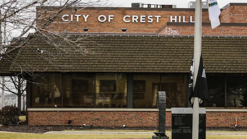Crest Hill approves plan to demolish old city hall, replace with  gas station