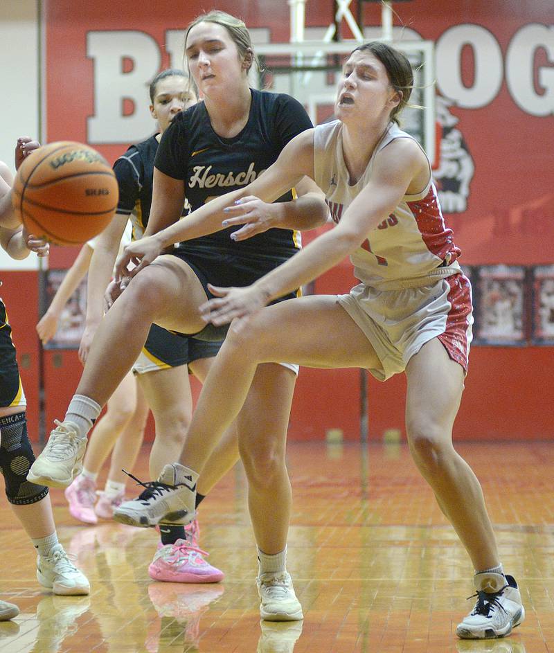 Streator’s Rhea Huey and Herschel’s Kendahl Wakey battle for a rebound n the 2nd period Tuesday at Streator.