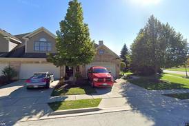 Sale closed in St Charles: $385,000 for a single-family home