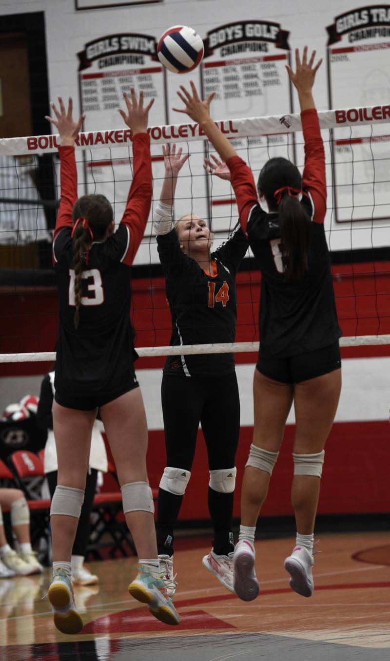Beecher's Sydney Kettmann, center, delivers a hit over the net as Bradley-Bourbonnais' Harper Yuska, left, and Hannah Wojnowski, right, defend on Tuesday, September 2, 2025.