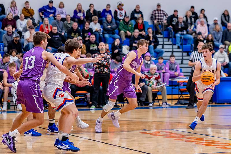 Eastland's Peyton Spears looks to dish to Parker Krogman during the championship game of the Eastland Holiday Tournament on Thursday, Dec. 19, 2024.