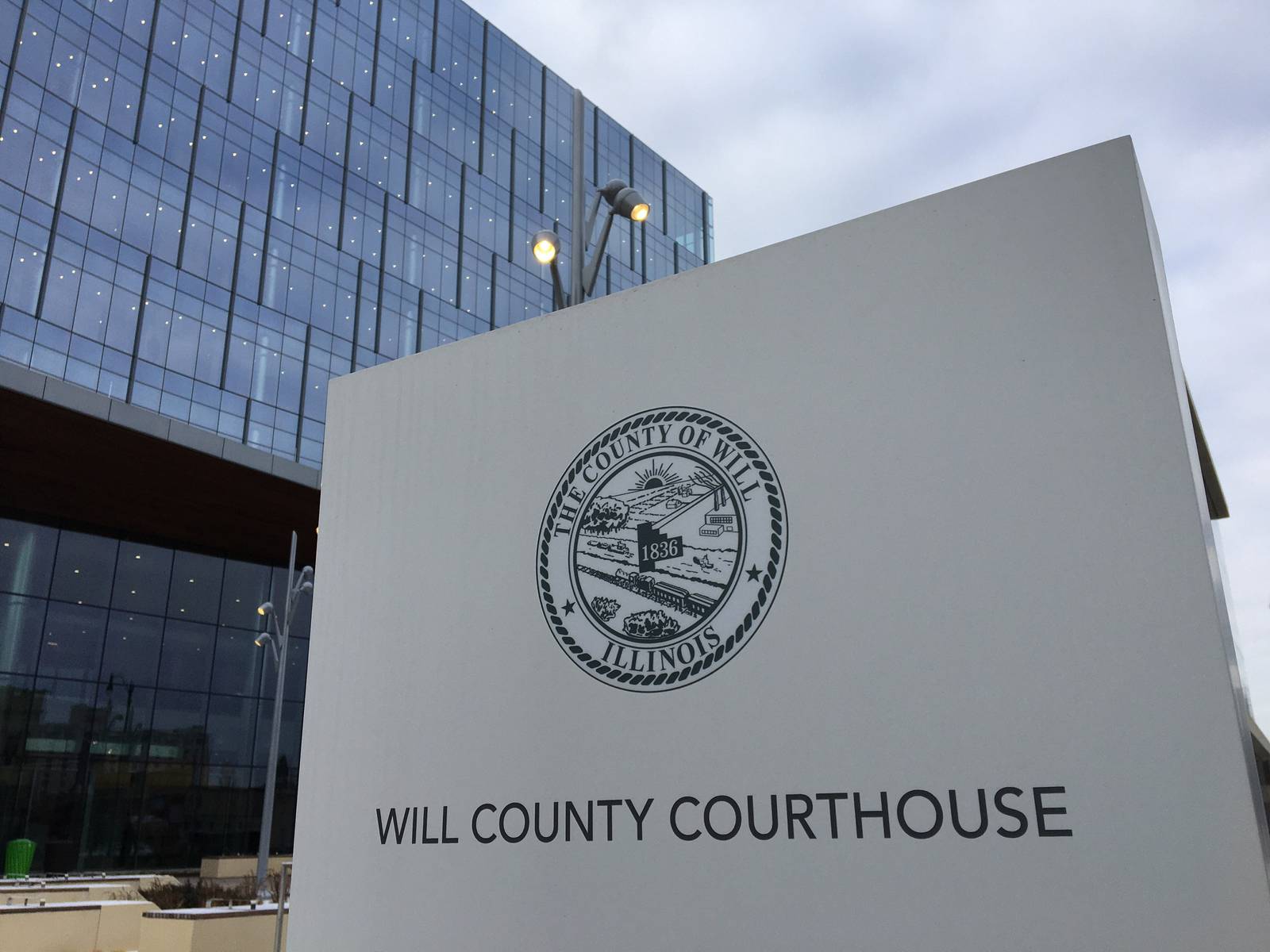 Will County Courthouse to allow visitors to bring mobile devices Shaw