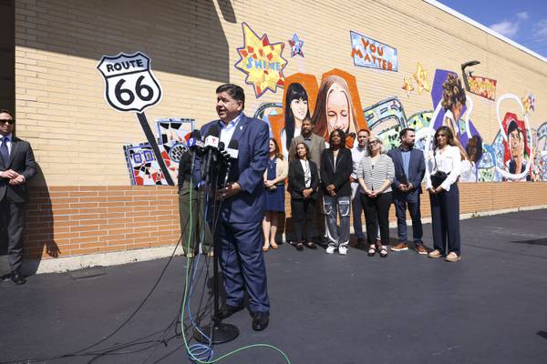 Trump’s promised immigration crackdown in Chicago could last about six weeks, suburban official says