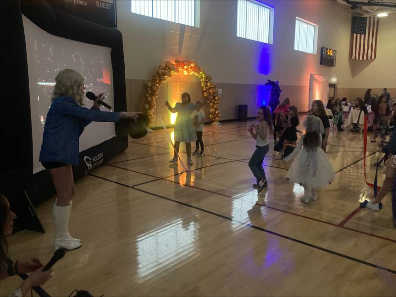 "Taylor Swift" performs for young fans at Lockport's Nifty Swifty night.