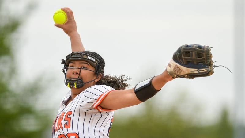 Purdue recruit Jaelynn Anthony tosses shutout, pitches Oswego past Benet to third straight IHSA regional title