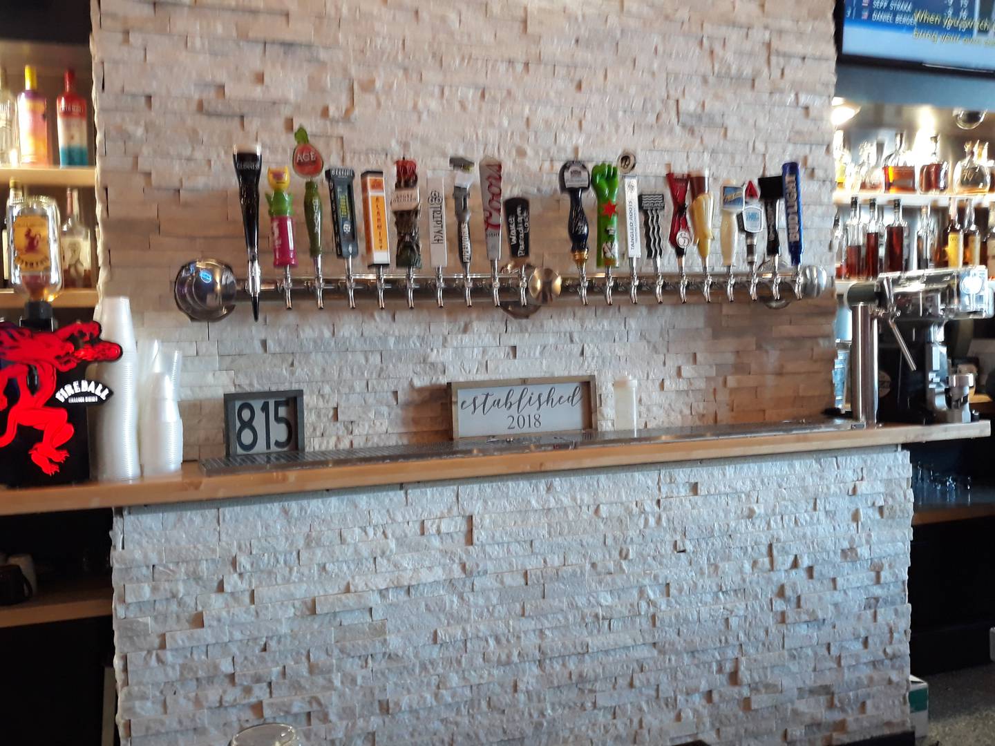 Court Street Pub in Ottawa has several beers on tap.