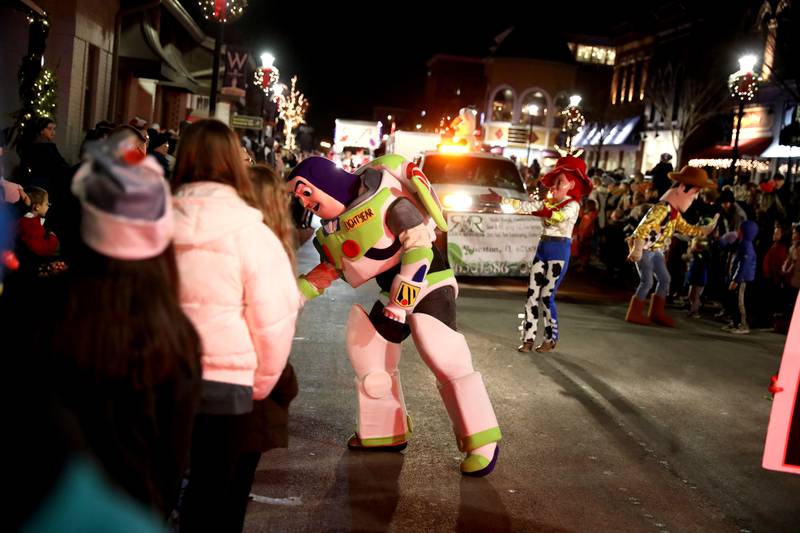 Photos Wheaton Christmas Parade Shaw Local