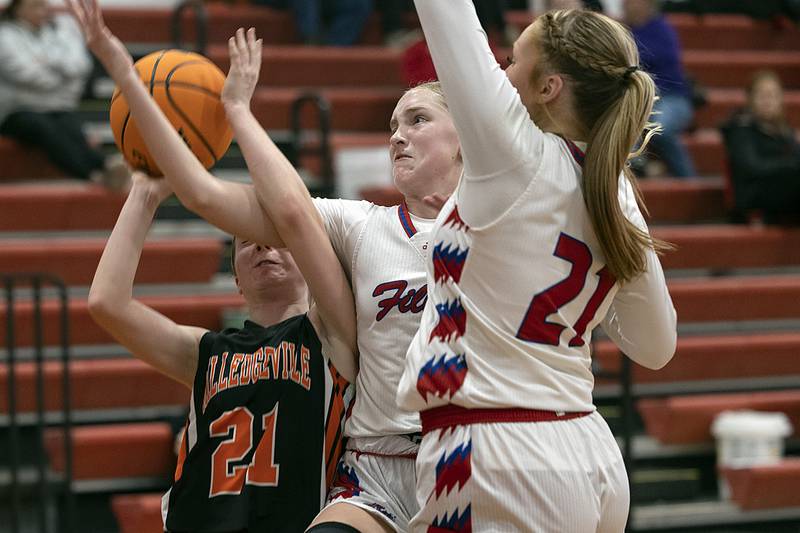 Milledgeville’s Juliana Folkers works against Morrison’s Sophia Damhoff and Camryn Veltrop Wednesday, Jan. 22, 2025.