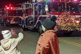 Oswego celebrates start of holiday season with Christmas Walk