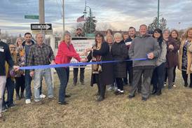 Oswego Area Chamber of Commerce hosts ribbon cutting for 5 E. Jackson St. Art Studios