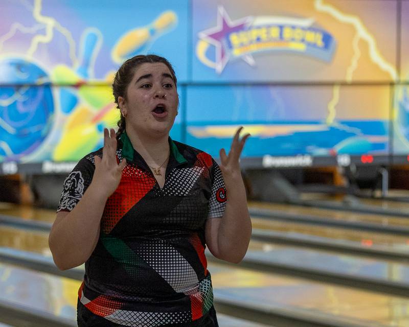 Kamryn Oscepinski of LaSalle-Peru exclaims frustration after finishing frame at the L-P Cavalier Classic on Saturday, December 20, 2025 at Super Bowl in Peru.