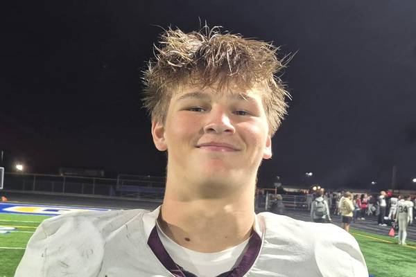 QB Brendan Mecher runs for four touchdowns, Lockport hands Sandburg its second defeat