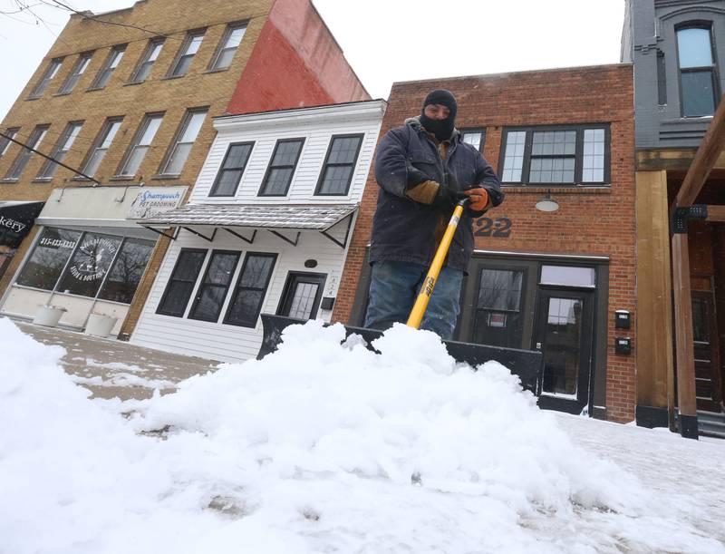 Jose Lucano snovles snow in the 600 block of Court Street on Monday, March 16, 2026 downtown Ottawa.