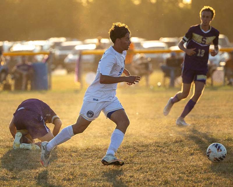 Evan Sittler (91) of Somonauk/Leland/Newark dribbles ball as Serena player lays on ground behind on Monday, Sept. 29, 2025, at Serena High School in Serena.