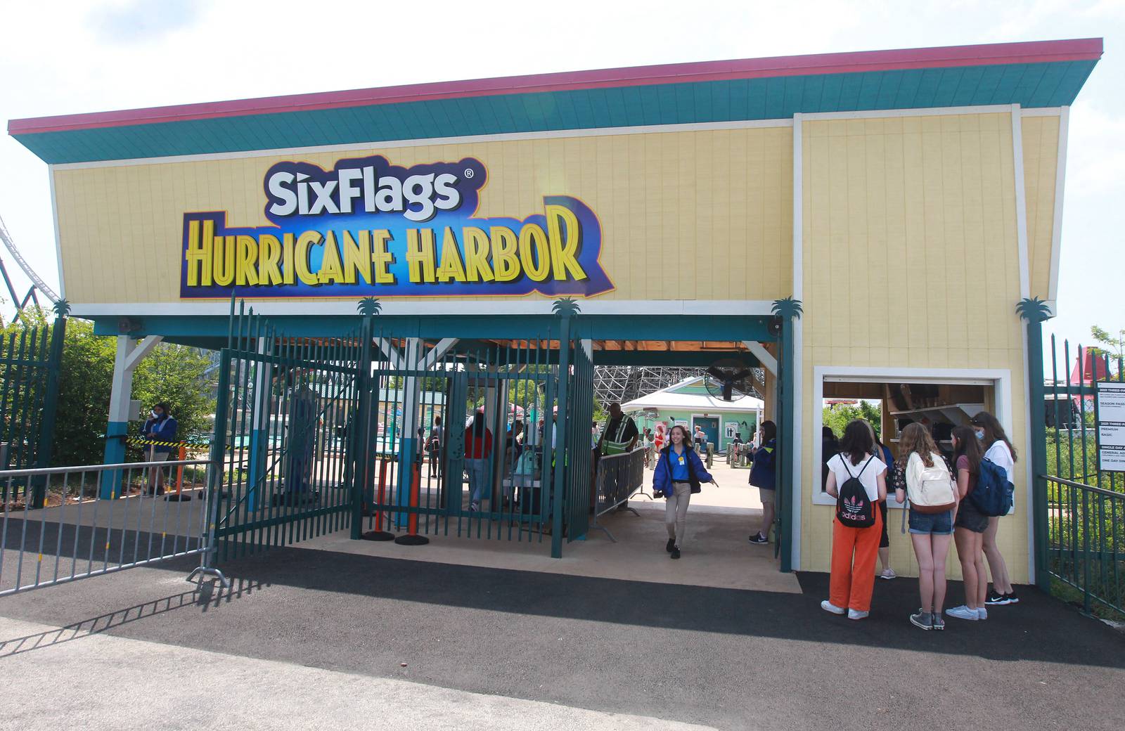 Six Flags hiring more than 3,000 for season Shaw Local