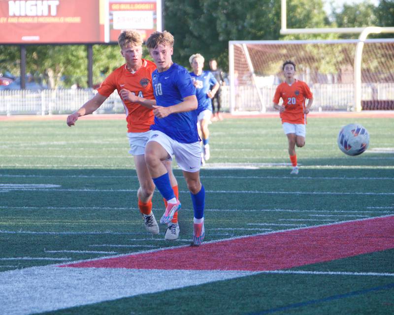 St. Charles East's Colten Pariso battles for position against St. Charles North's Oiliver Longosz on Thursday, Sept. 25, 2025 in Batavia.