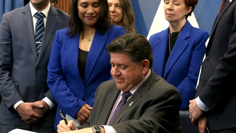 Pritzker signs bill allowing Illinois to issue state-specific vaccine guidelines