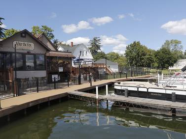 Explore waterfront dining in northern Illinois this season 