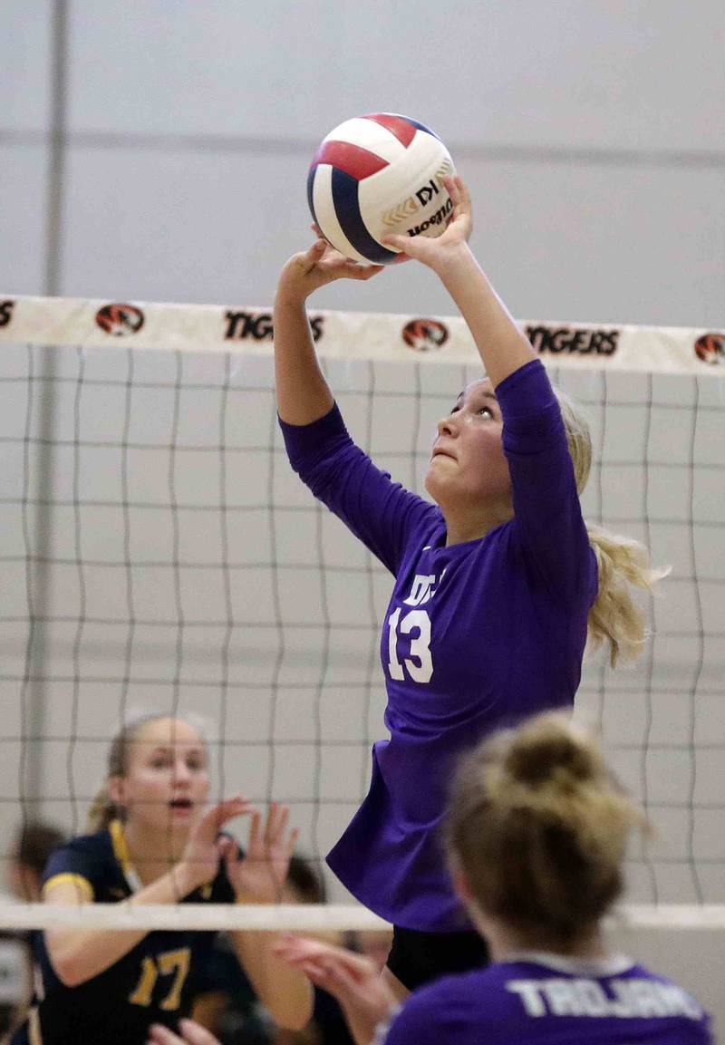Brian Hill/bhill@dailyherald.com
Downers Grove North’s Riley Fera (13) sets a shot against Neuqua Valley Saturday September 17, 2022 in Warrenville.