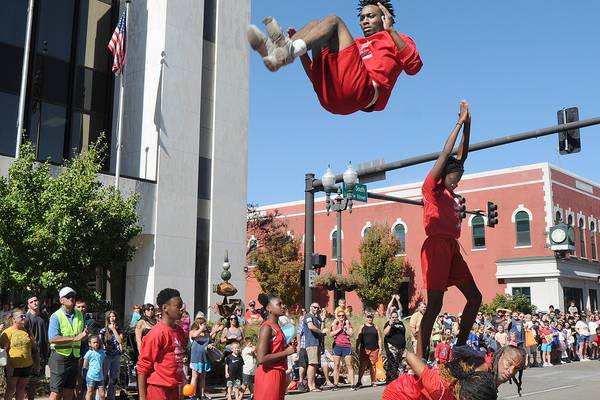 Photos: Fall Fest in Ottawa draws crowds for parade, food, and live music