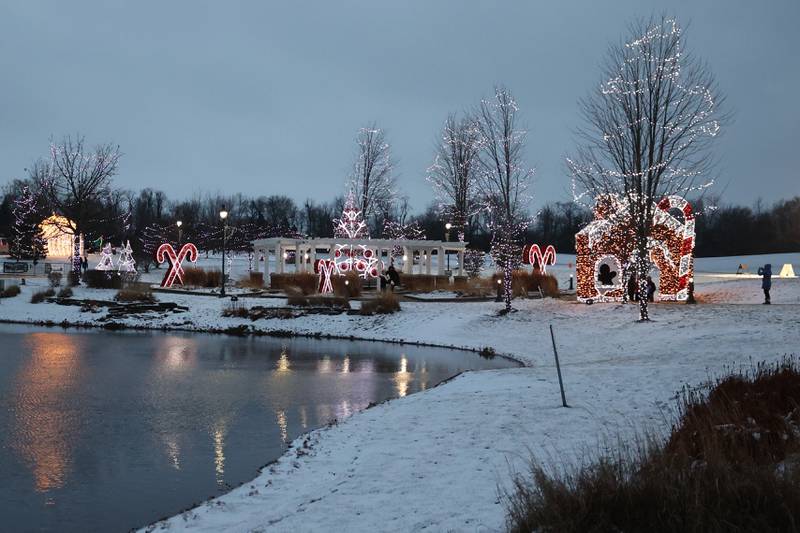 Photos New Lenox Christmas in the Commons Shaw Local