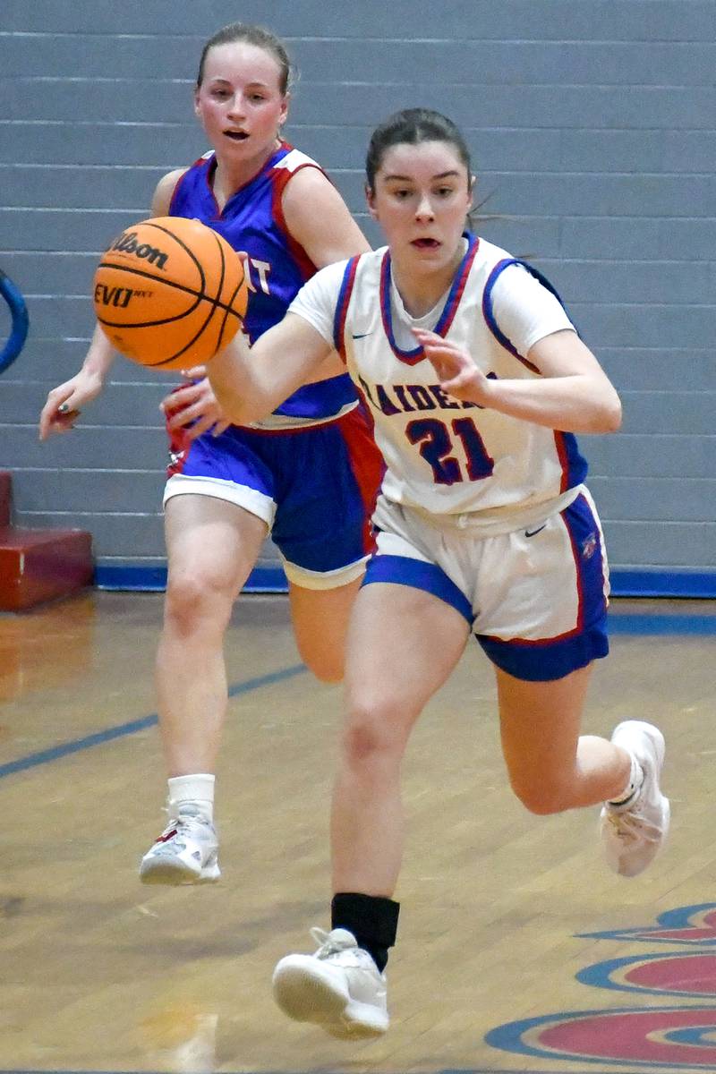 Iroquois West's Leah Honeycutt pushes the ball upcourt during Iroquois West's 35-29 win over Tri-Point in the Iroquois West Holiday Tournament on Wednesday, December 17, 2025.