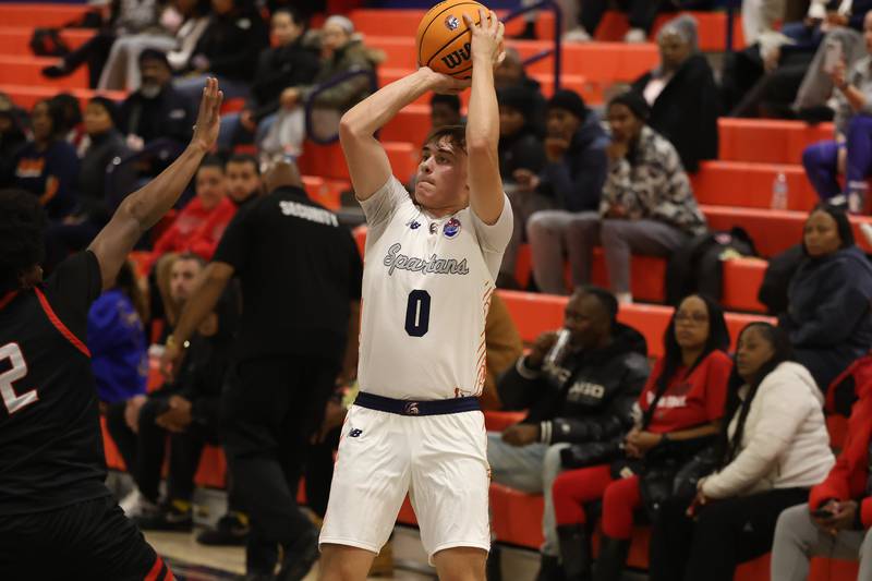 Romeoville's Salvatore Conticello takes the outside shot against Bolingbrook on Tuesday, Dec. 2, 2025 in Romeoville.