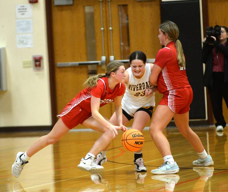 Oregon's Addison Rufer (11) tries to use a screen by Aniyah Sarver as Riverdale's Jillian Murray (23) fights over it at the 2A Erie-Prophetstown Regional on Thursday, Feb. 20, 2025.