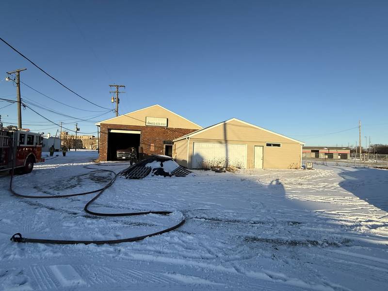 The Streator Fire Department quickly extinguished a storage building fire at 609 E. Hickory St. early Monday morning.