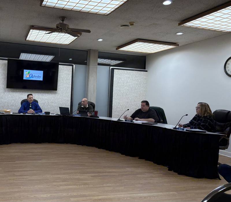 Oglesby Commissioner Don Finley announces his resignation during Monday’s City Council meeting.