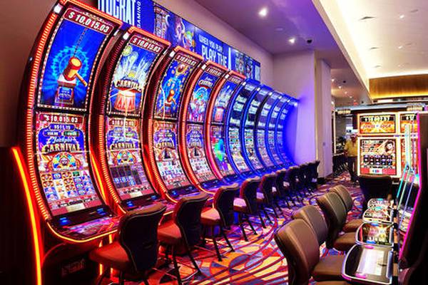 Luck, lights and late nights: Casinos in northwest Illinois, eastern Iowa 