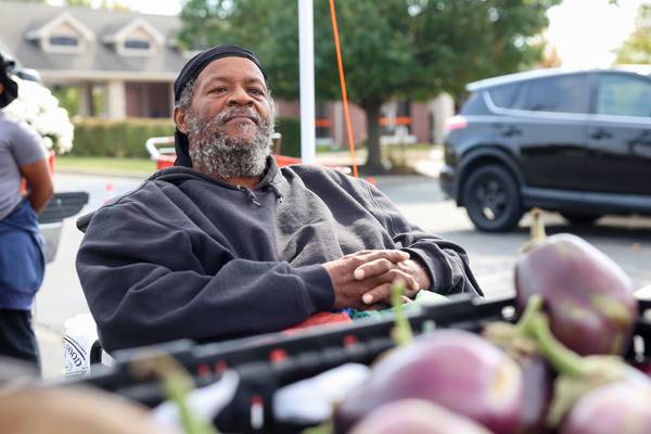 Far from finished: ‘Waving Farmer John’ to help end 27th Kankakee market season