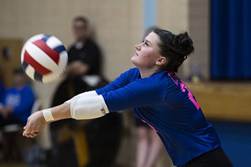 Newman’s Addison Foster passes the ball against Oregon Wednesday, Sept. 6, 2023 in a game at Newman High School.