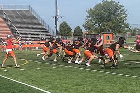Old rivals reunite as Minooka hosts Morris in joint practice