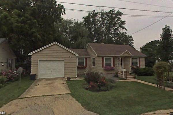 Sale closed in Sycamore: $205,000 for a single-family home