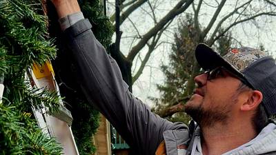 Light it up: Oregon man’s new holiday service brightening up homes across the Sauk Valley