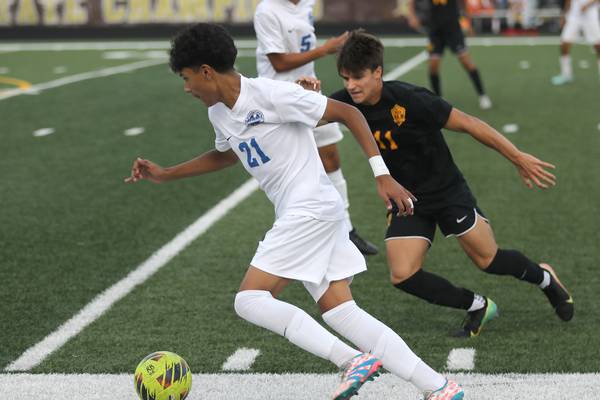 Giovanni Hernandez sparks Woodstock’s win against Richmond-Burton