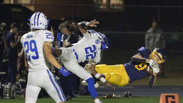 Sterling pulls away from Quincy in WB6 win