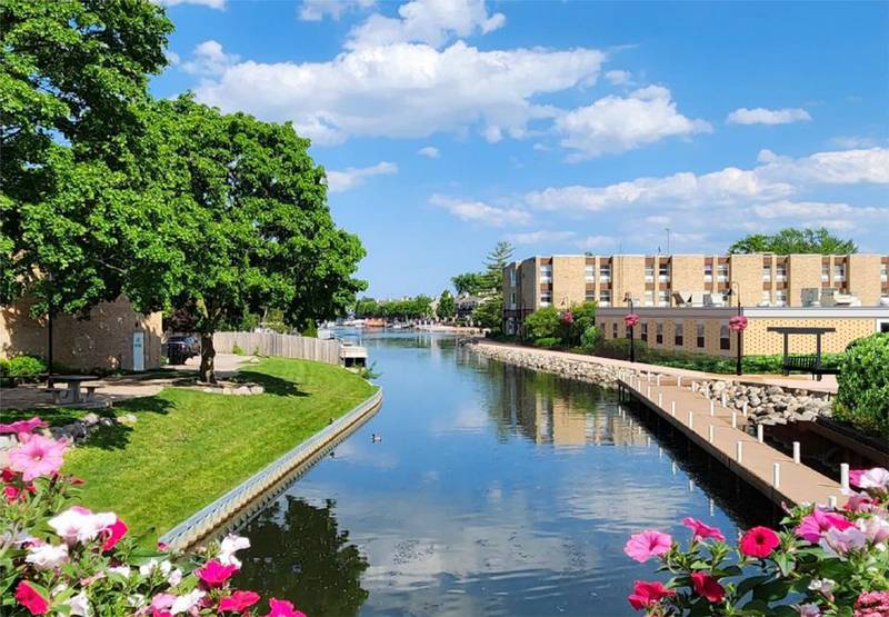 Riverside Residence - Riverside Residence: A Unique Blend of Independent and Hybrid Assisted Senior Living