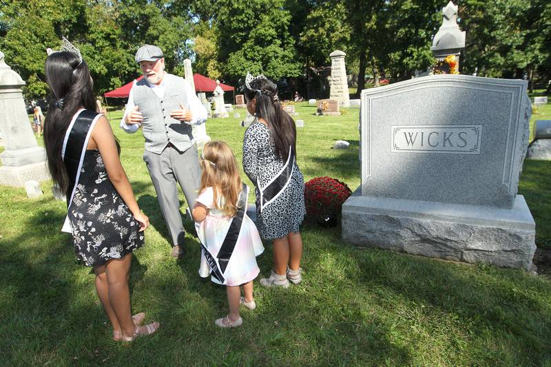 Bill Hamrick, of Grayslake portrays John Wicks (1853-1927) as he talks to Yaileen Diaz, 14, (Junior Miss Grayslake 2023) Riley Rush,5, (Tiny Miss Grayslake) and Montse Rodriguez, 10, (Little Miss Grayslake) during the Grayslake Historical Society’s Twenty-fifth Annual Living History Tour of the Grayslake Cemetery on Sunday, October 1st in Grayslake.
Photo by Candace H. Johnson for Shaw Local News Network