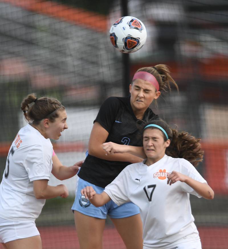 John Starks/jstarks@dailyherald.com
Wheaton Warrenville South’s Olivia Vassios and Lily Petrie, right, work against St. Charles North’s Kayla Floyd in the St. Charles East girls soccer sectional semifinal game on Tuesday, May 24, 2022.