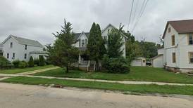 Single-family home sells in Sycamore for $195,000