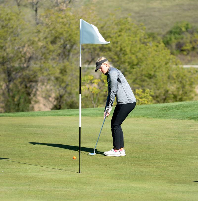 Erie-Prophetstown's Lillian McWilliams putts at the 1A regional at Wolf Hollow Golf Course in Lena on Tuesday, Oct. 1, 2024.