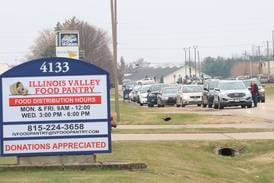 Photos: Illinois Valley Food Pantry distributes over 500 Thanksgiving meals 