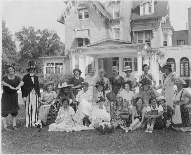 Service League of Crystal Lake members gather outside the Dole Mansion in 1938.