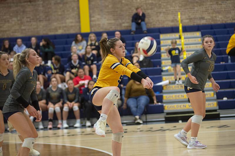Sterling’s Emma Smith passes the ball Monday, Sept. 26, 2022 against Washington.