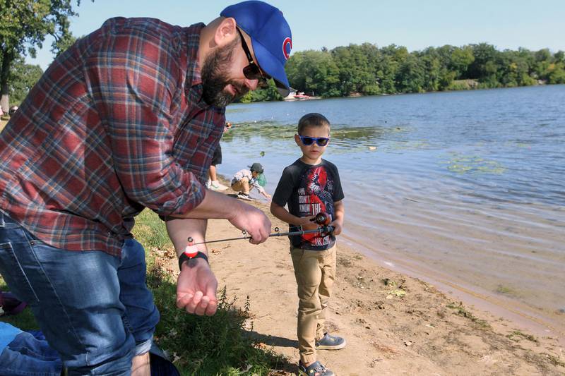 Troy Costlow, of Grayslake helps his son, Teddy, 6, get his fishing pole ready to fish on the shore of Round Lake during the Family Fishing Event at Lake Front Park on Saturday, September 9th in Round Lake Beach. The event was sponsored by the Round Lake Area Park District and the Huebner Fishery Management Foundation.
Photo by Candace H. Johnson for Shaw Local News Network