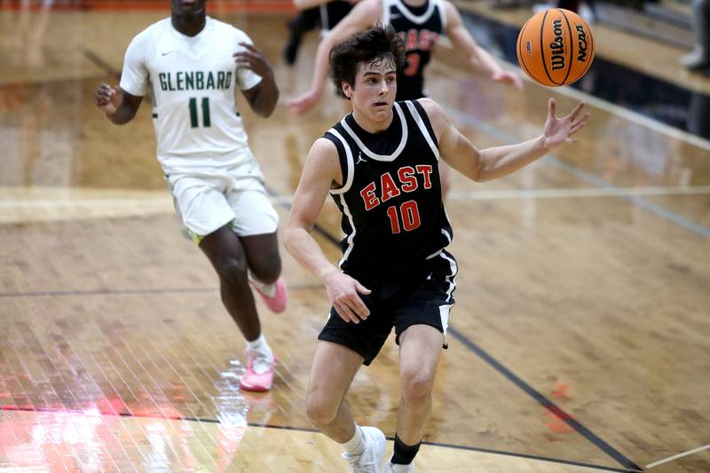 Glenbard East's Devin Kraft bobbles the ball during a Class 4A St. Charles East Sectional semifinal against Glenbard West on Tuesday, March 4, 2025 in St. Charles.